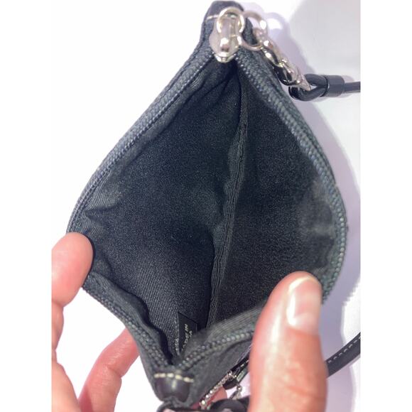 COACH SMALL BLACK CANVAS SIGNATURE PRINT WRISTLET / WALLET - Picture 7 of 7